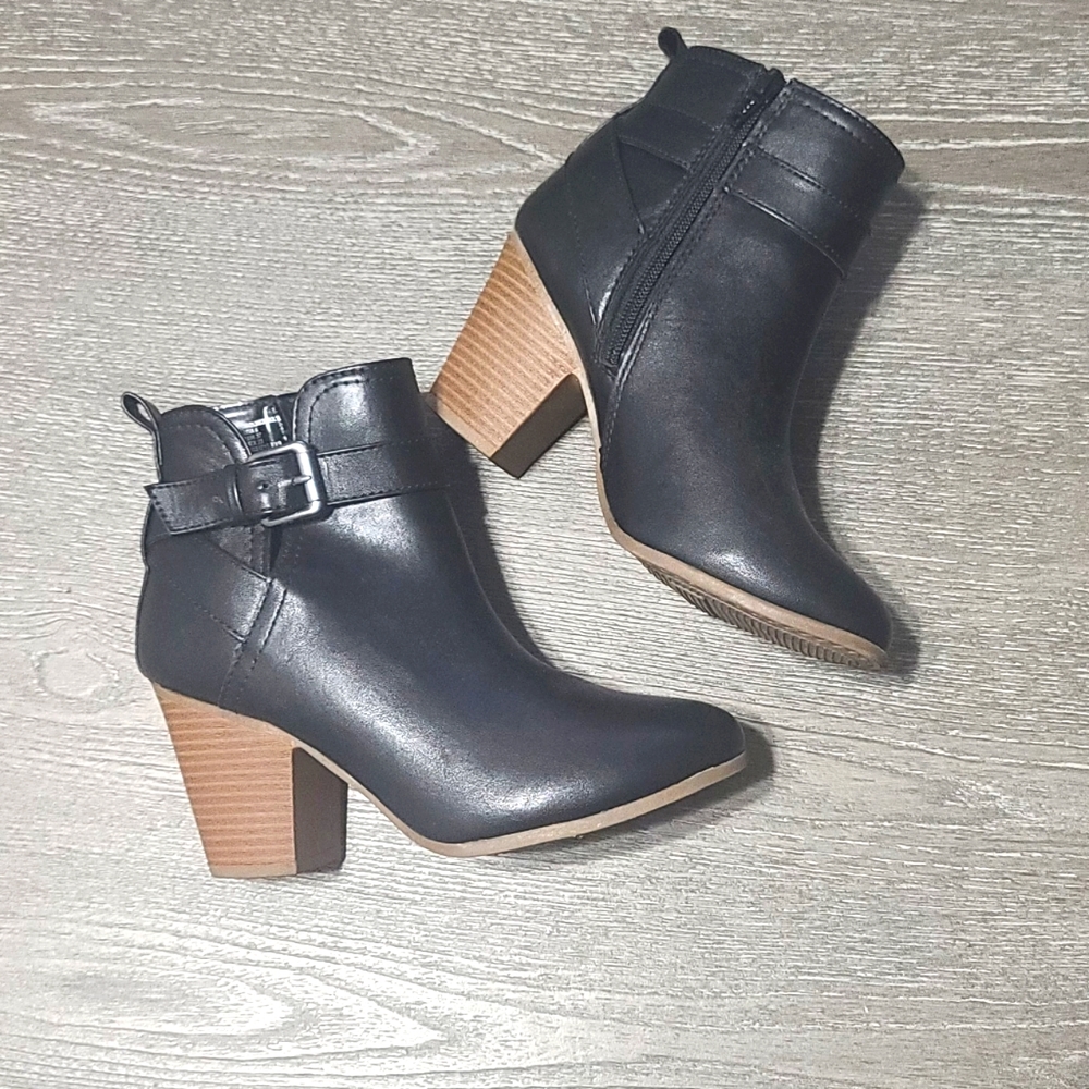 Time & Tru Black Ankle Boots Size 6